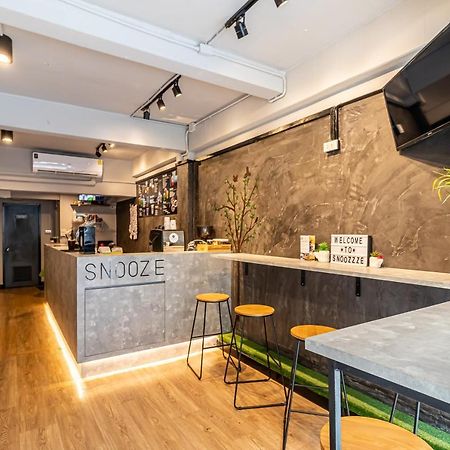 Snoozzze Hostel ใกล้รถไฟฟ้า ย่านบางรัก (Adults Only) Bangkok Exteriör bild