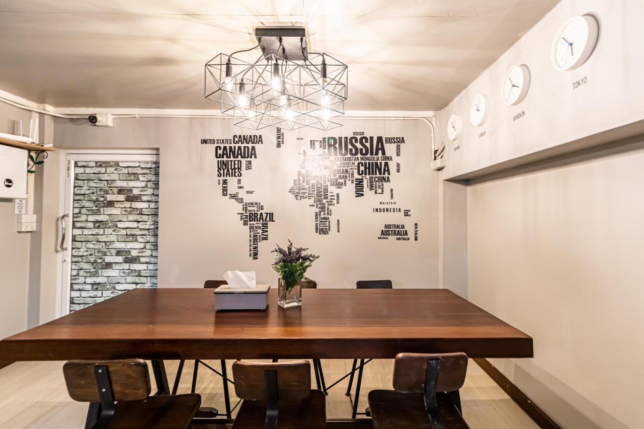 Snoozzze Hostel ใกล้รถไฟฟ้า ย่านบางรัก (Adults Only) Bangkok Exteriör bild