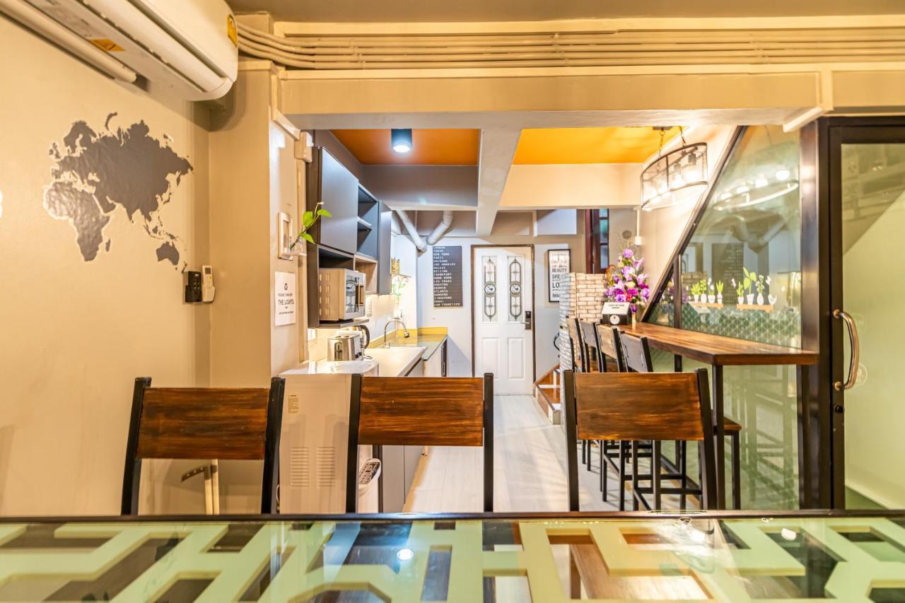Snoozzze Hostel ใกล้รถไฟฟ้า ย่านบางรัก (Adults Only) Bangkok Exteriör bild