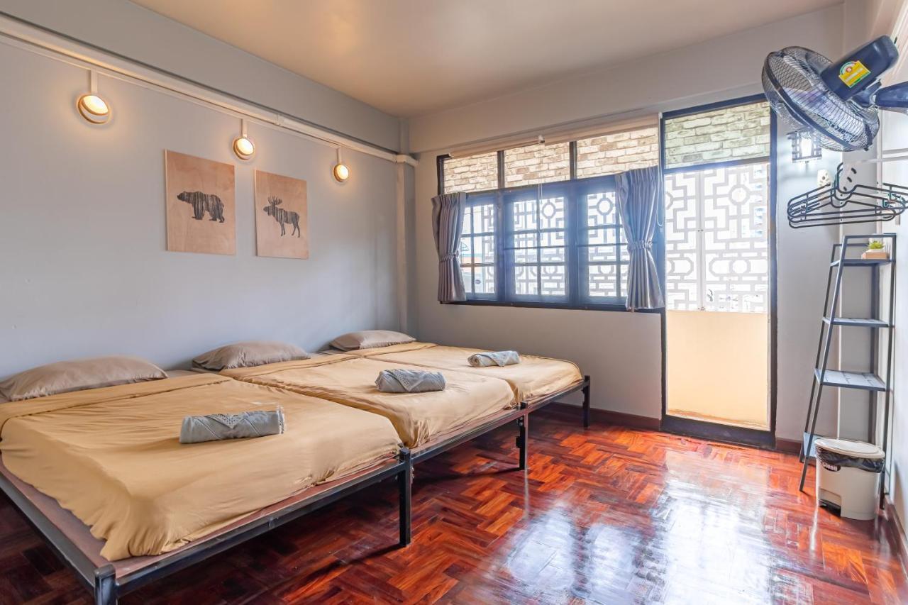 Snoozzze Hostel ใกล้รถไฟฟ้า ย่านบางรัก (Adults Only) Bangkok Exteriör bild