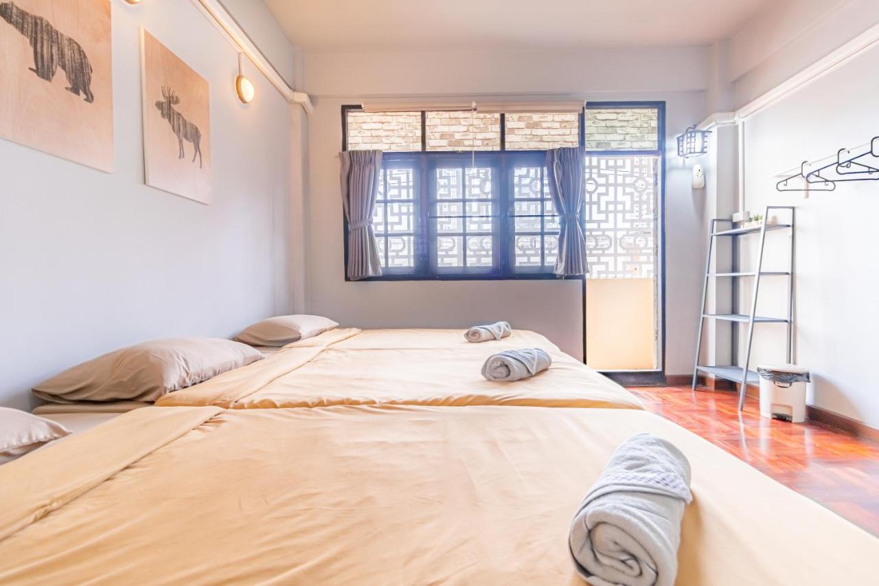 Snoozzze Hostel ใกล้รถไฟฟ้า ย่านบางรัก (Adults Only) Bangkok Exteriör bild