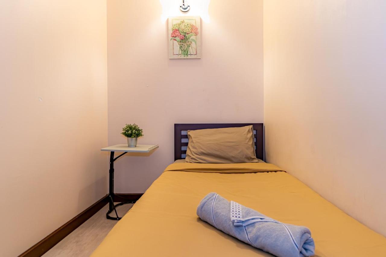Snoozzze Hostel ใกล้รถไฟฟ้า ย่านบางรัก (Adults Only) Bangkok Exteriör bild