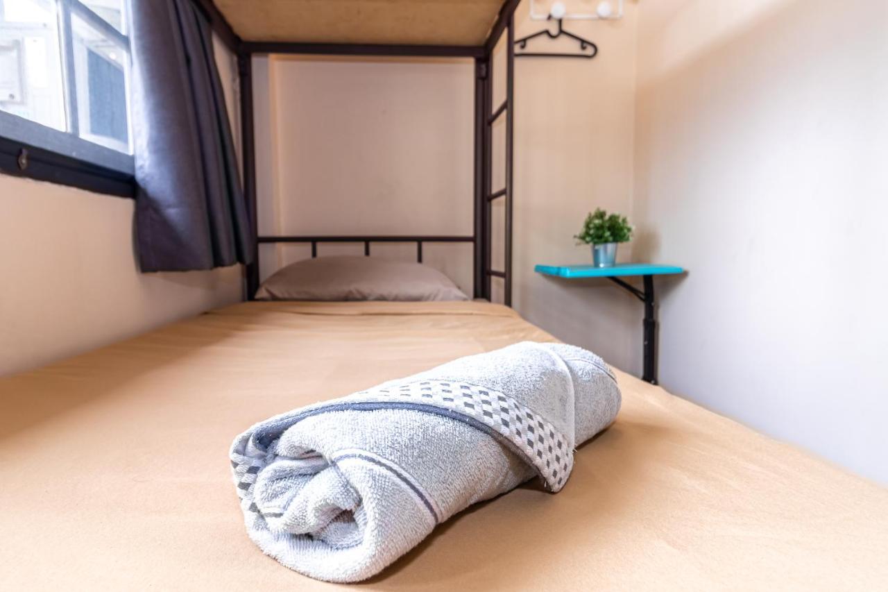 Snoozzze Hostel ใกล้รถไฟฟ้า ย่านบางรัก (Adults Only) Bangkok Exteriör bild