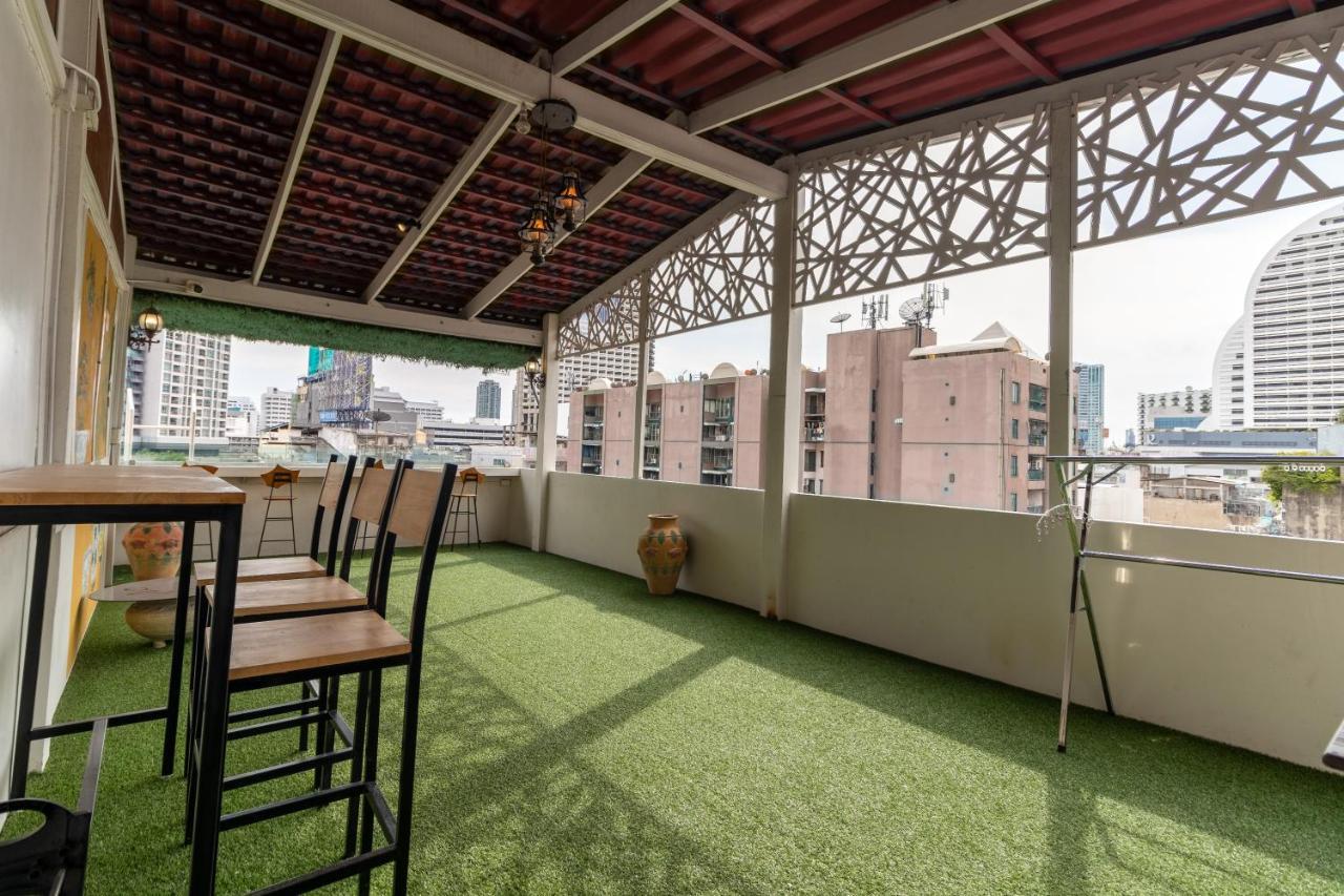 Snoozzze Hostel ใกล้รถไฟฟ้า ย่านบางรัก (Adults Only) Bangkok Exteriör bild