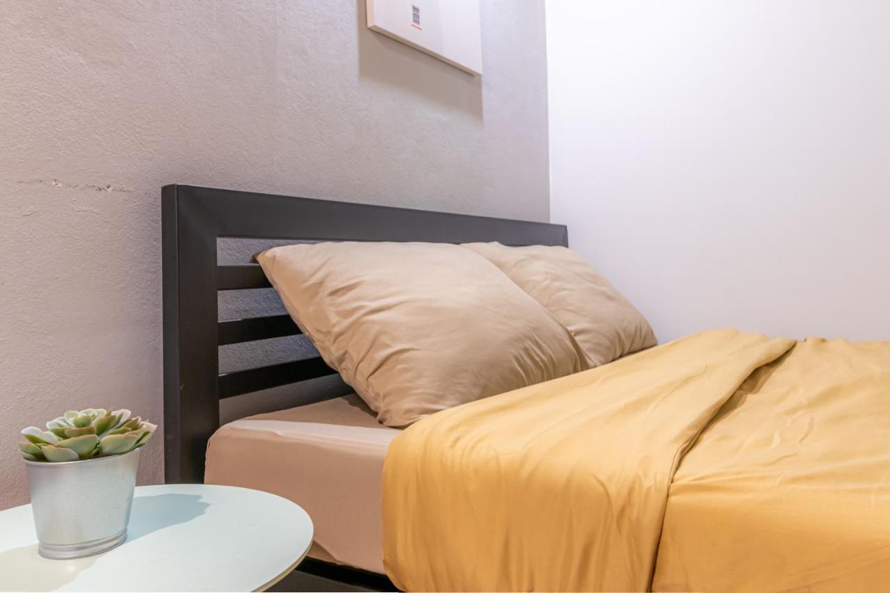Snoozzze Hostel ใกล้รถไฟฟ้า ย่านบางรัก (Adults Only) Bangkok Exteriör bild