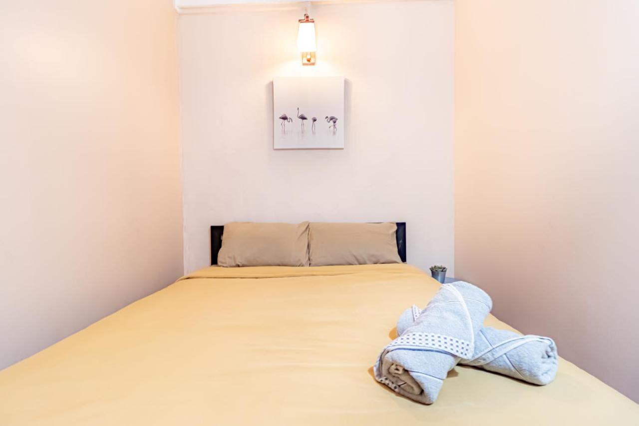 Snoozzze Hostel ใกล้รถไฟฟ้า ย่านบางรัก (Adults Only) Bangkok Exteriör bild