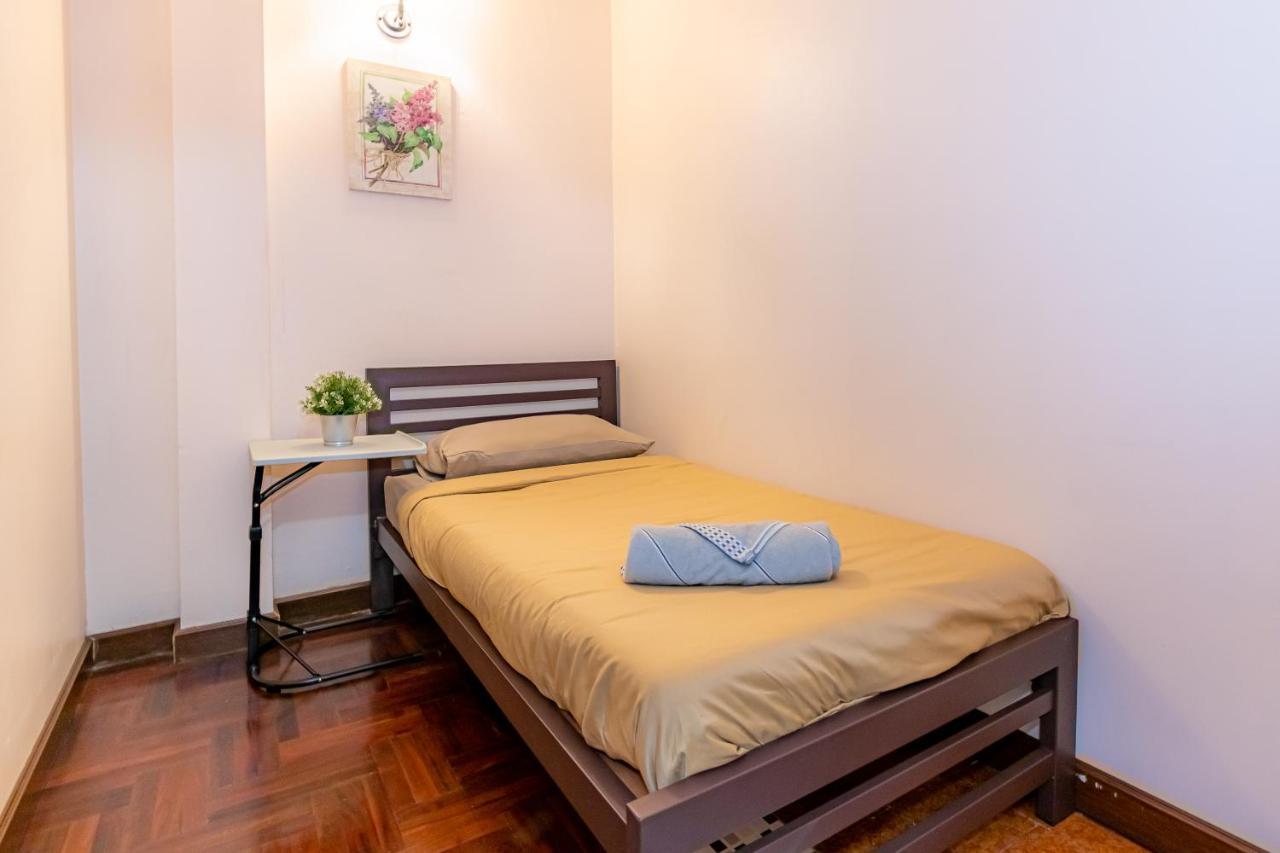 Snoozzze Hostel ใกล้รถไฟฟ้า ย่านบางรัก (Adults Only) Bangkok Exteriör bild