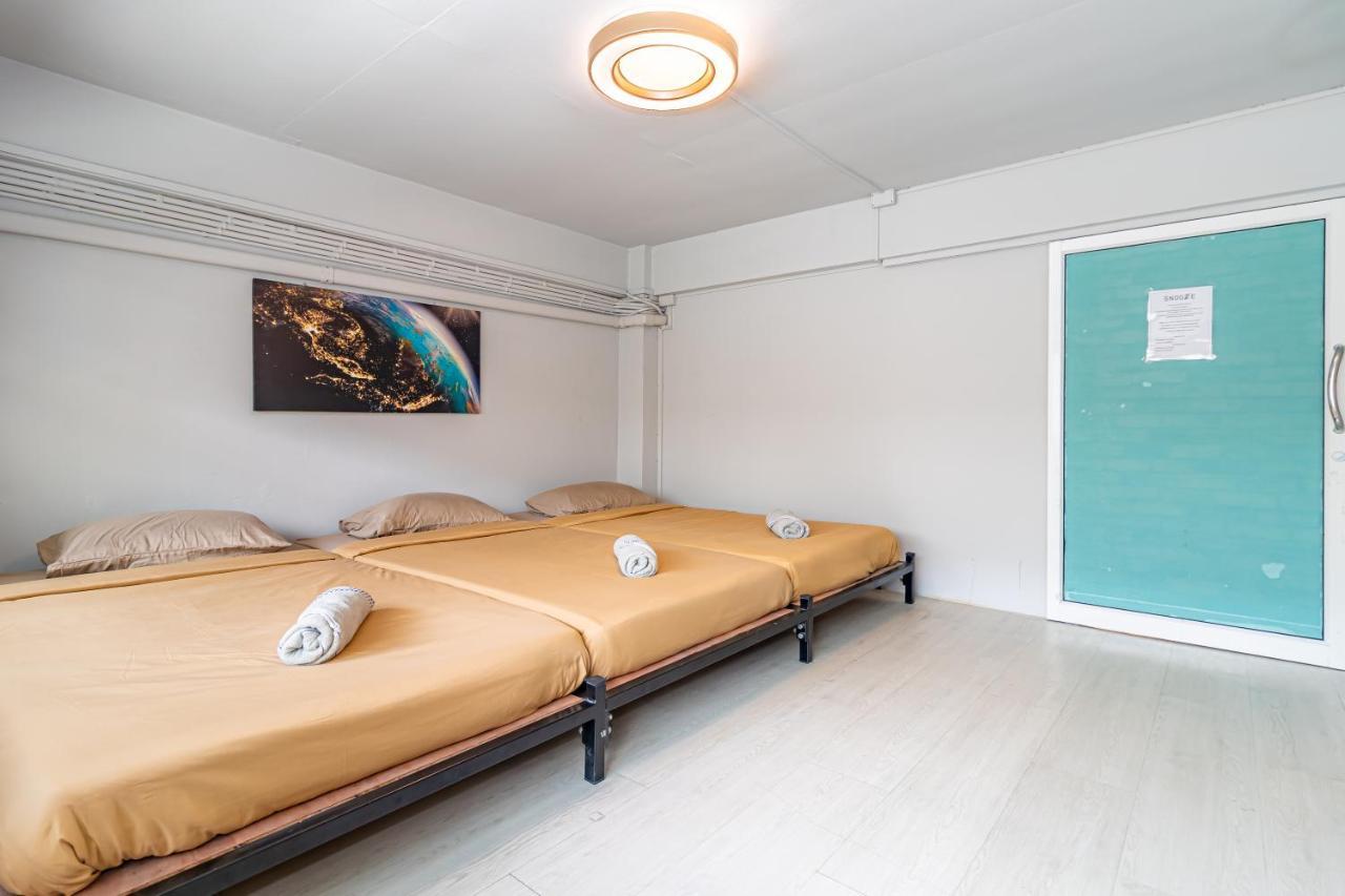 Snoozzze Hostel ใกล้รถไฟฟ้า ย่านบางรัก (Adults Only) Bangkok Exteriör bild