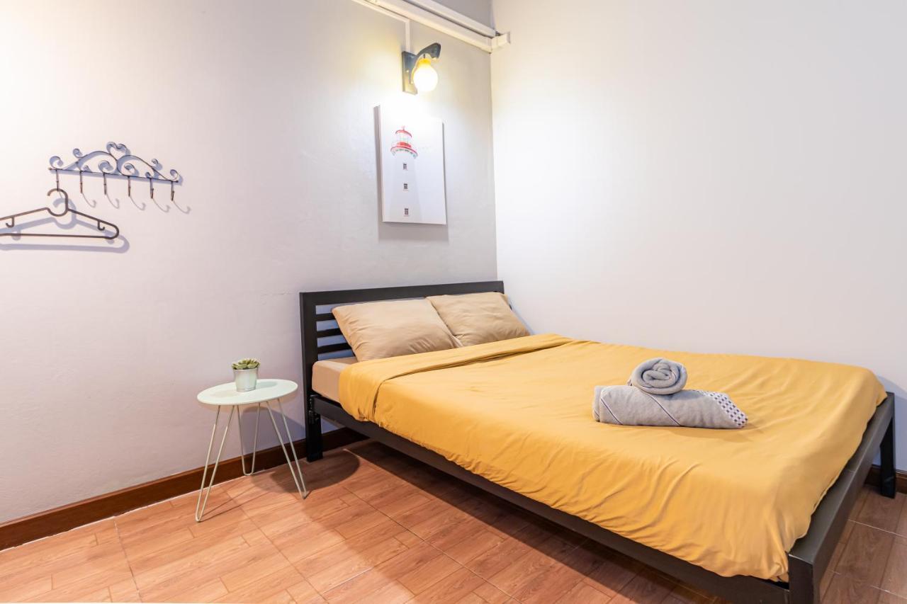 Snoozzze Hostel ใกล้รถไฟฟ้า ย่านบางรัก (Adults Only) Bangkok Exteriör bild