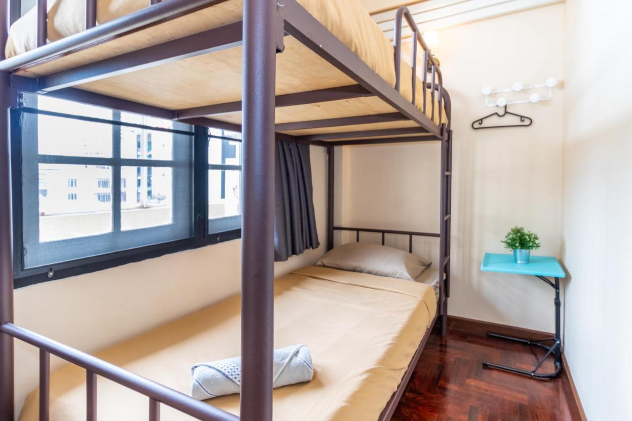 Snoozzze Hostel ใกล้รถไฟฟ้า ย่านบางรัก (Adults Only) Bangkok Exteriör bild