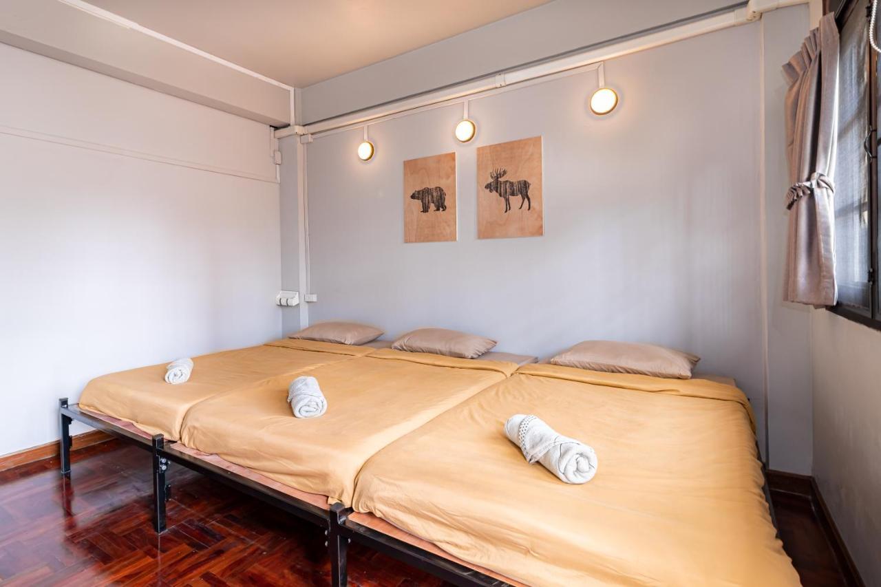 Snoozzze Hostel ใกล้รถไฟฟ้า ย่านบางรัก (Adults Only) Bangkok Exteriör bild