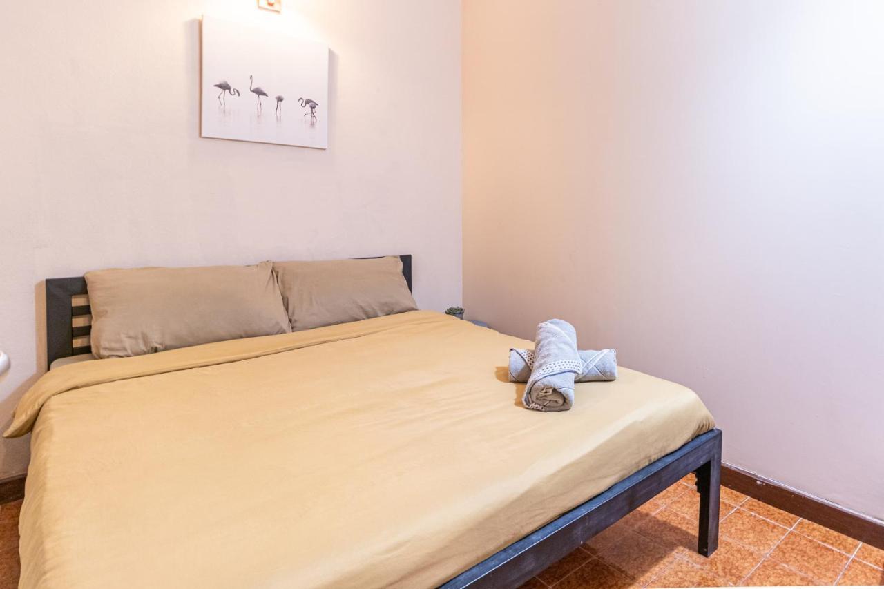 Snoozzze Hostel ใกล้รถไฟฟ้า ย่านบางรัก (Adults Only) Bangkok Exteriör bild