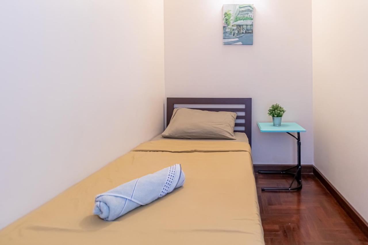 Snoozzze Hostel ใกล้รถไฟฟ้า ย่านบางรัก (Adults Only) Bangkok Exteriör bild