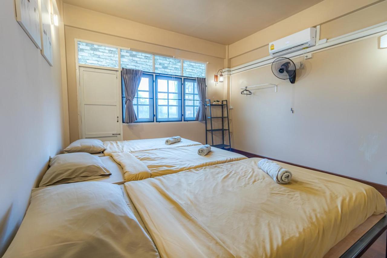 Snoozzze Hostel ใกล้รถไฟฟ้า ย่านบางรัก (Adults Only) Bangkok Exteriör bild