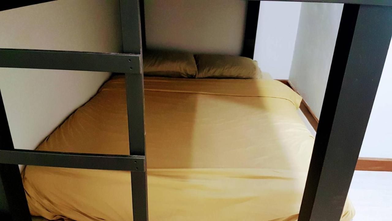 Snoozzze Hostel ใกล้รถไฟฟ้า ย่านบางรัก (Adults Only) Bangkok Exteriör bild